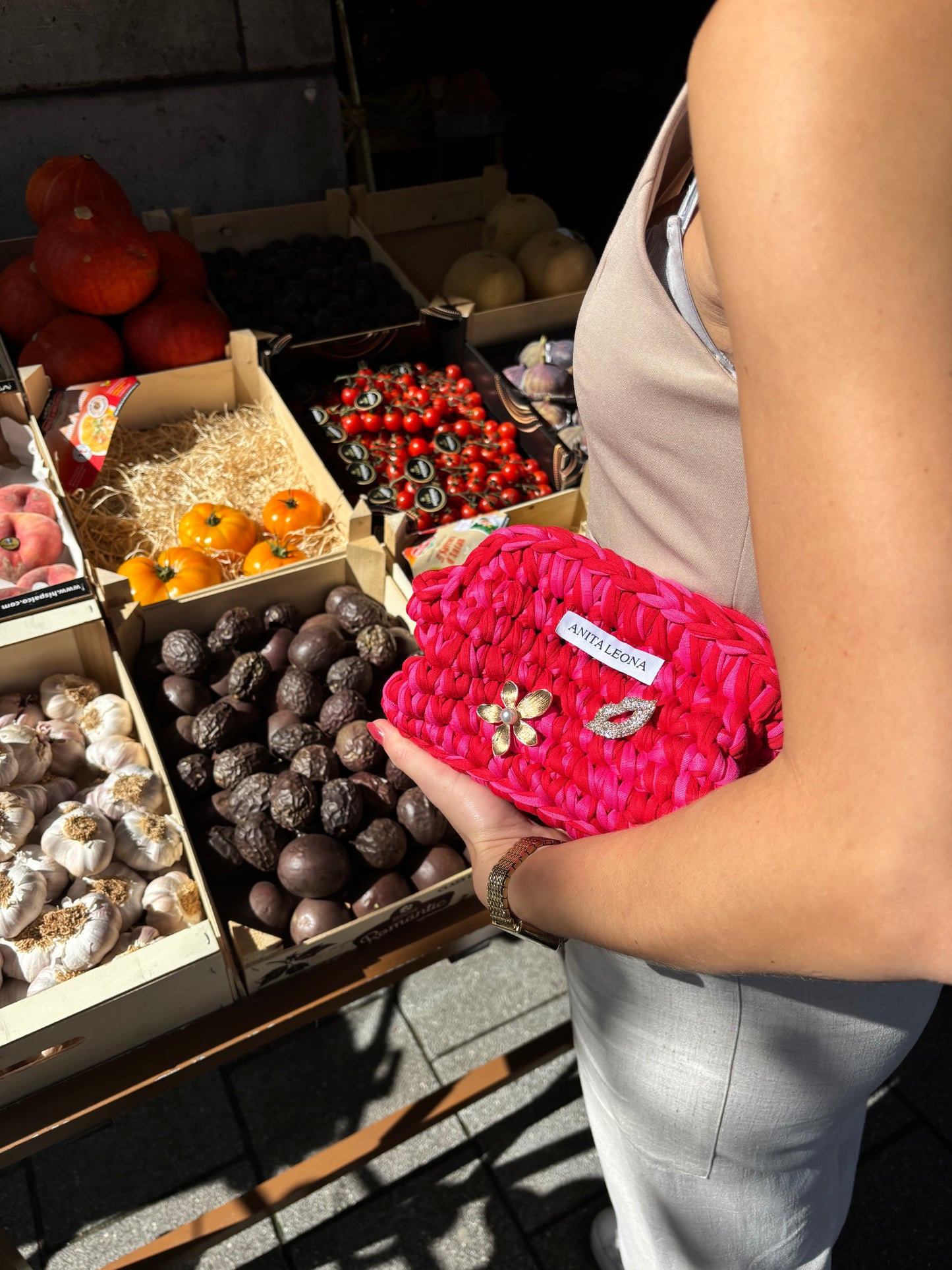 THE ANITA CLUTCH | red & pink